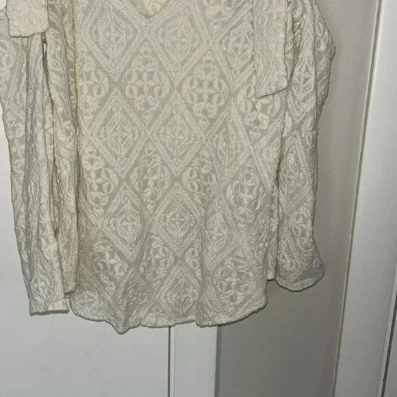 Bcbgmaxazria cold shoulder top - Picture 4 of 5